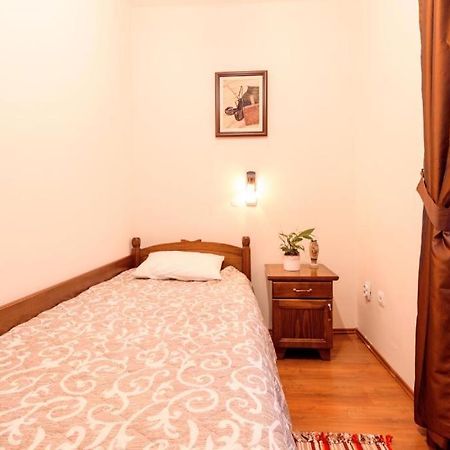 Downtown Rooms Ni Екстериор снимка