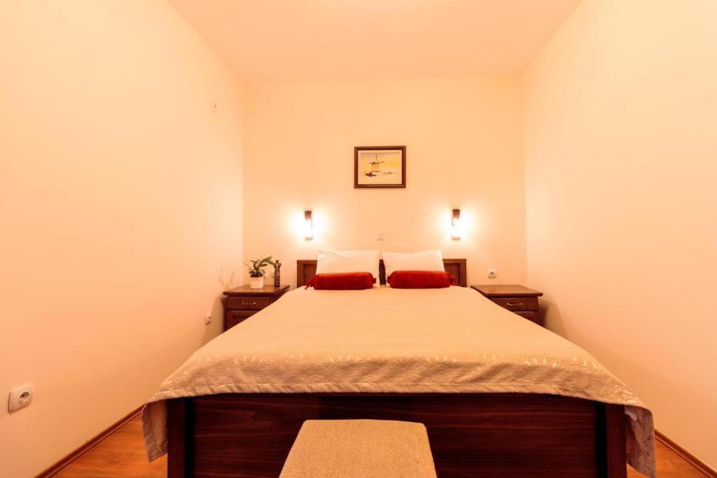 Downtown Rooms Ni Екстериор снимка