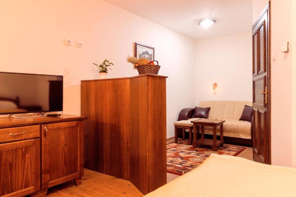 Downtown Rooms Ni Екстериор снимка