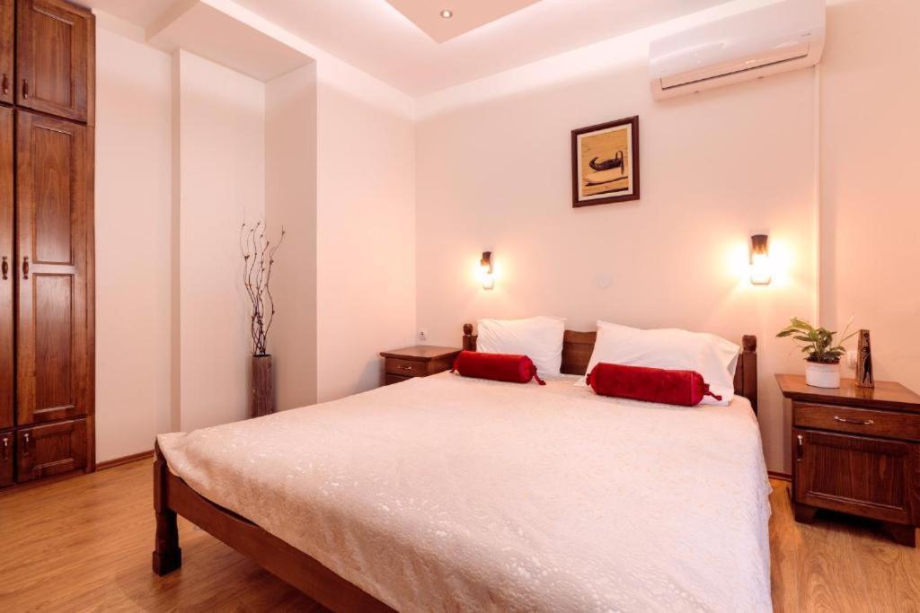 Downtown Rooms Ni Екстериор снимка