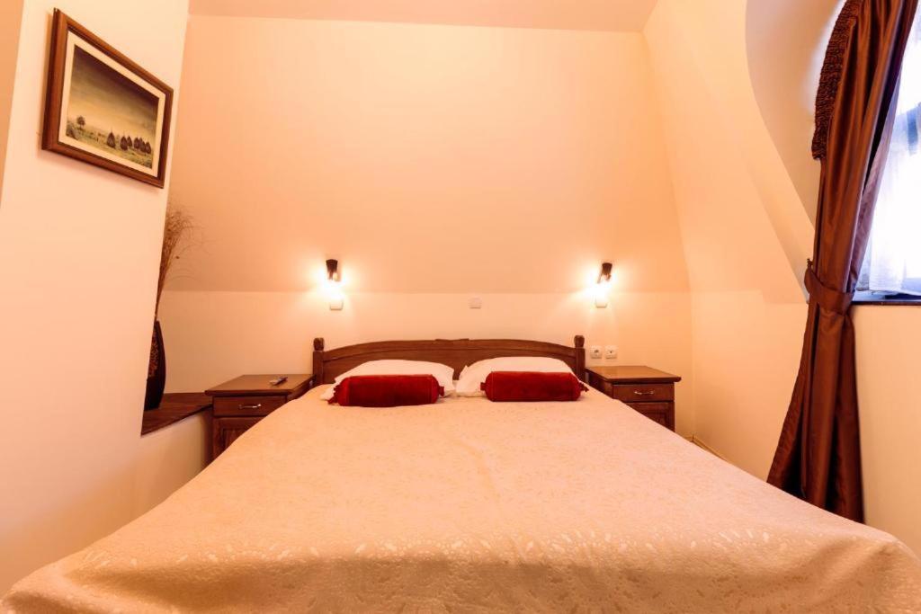 Downtown Rooms Ni Екстериор снимка