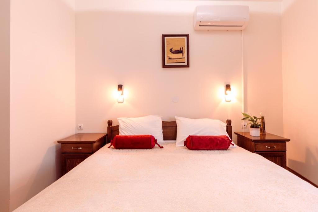 Downtown Rooms Ni Екстериор снимка