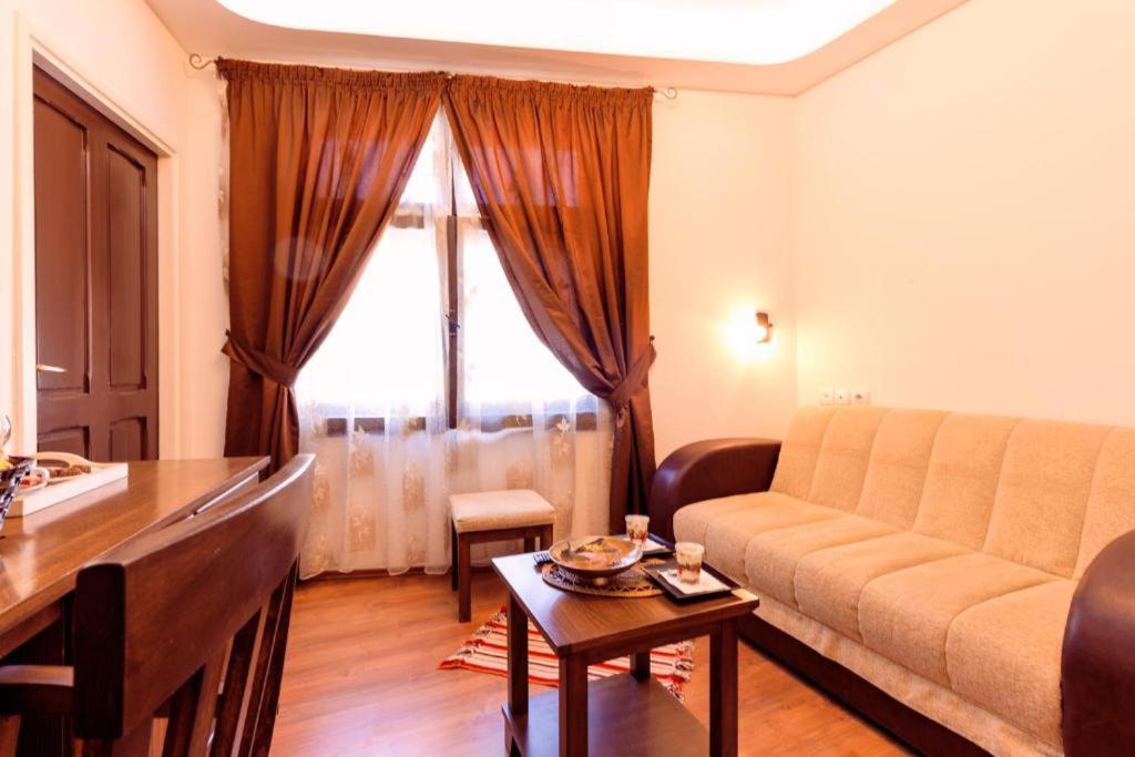 Downtown Rooms Ni Екстериор снимка